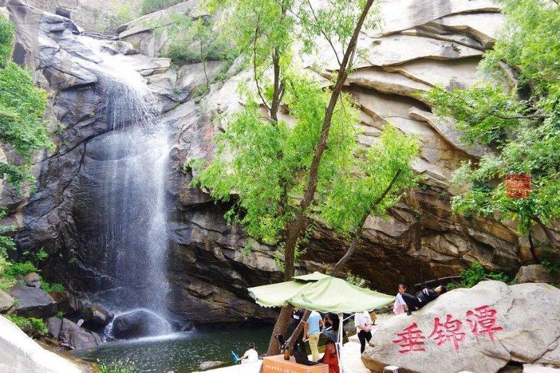 嫌疑人正喝茶时被办案民警抓获